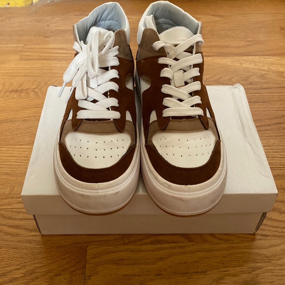 Brown Mid high shoes